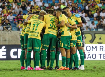 Cuiabá encaminha anúncio oficial da contratação do meia Max