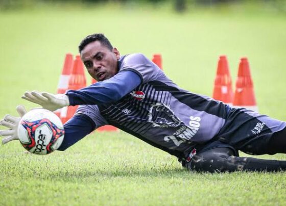 Academia contrata experiente goleiro Naldo