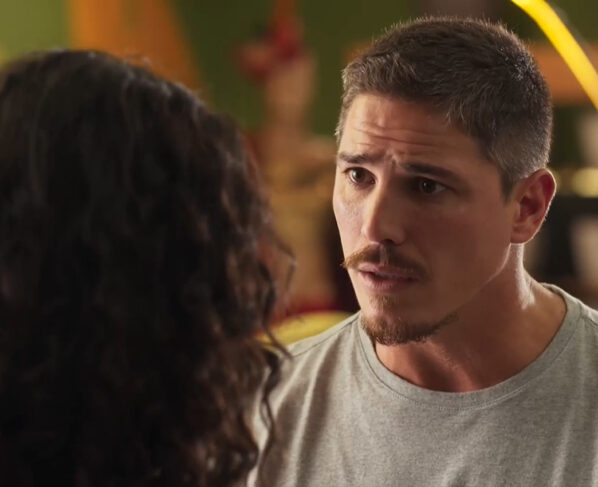 Luna (Giovana Cordeiro) e Julião (Romulo Arantes Neto) em Fuzuê