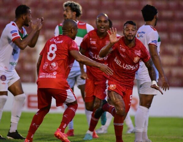 União supera o Operário e segue arrasador no Mato-grossense