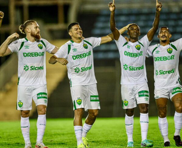CUIABÁ GOLEIA O BRASILIENSE E ESTÁ NA SEMIFINAL DA COPA VERDE