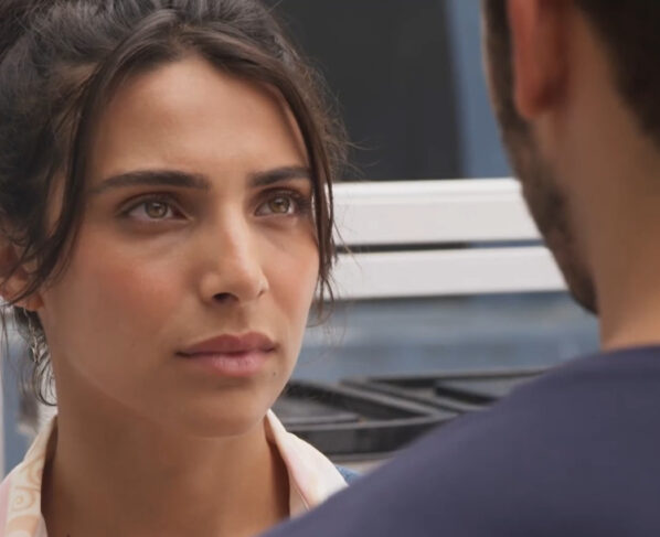Ísis (Rayssa Bratillieri) e Giovanni (Filipe Bragança) em Elas por Elas